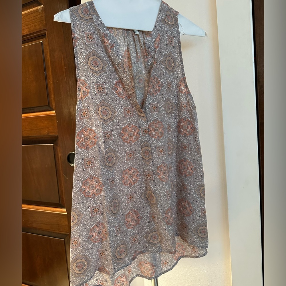 Silk Joie Blouse - Medium - good condition no visible flaws
